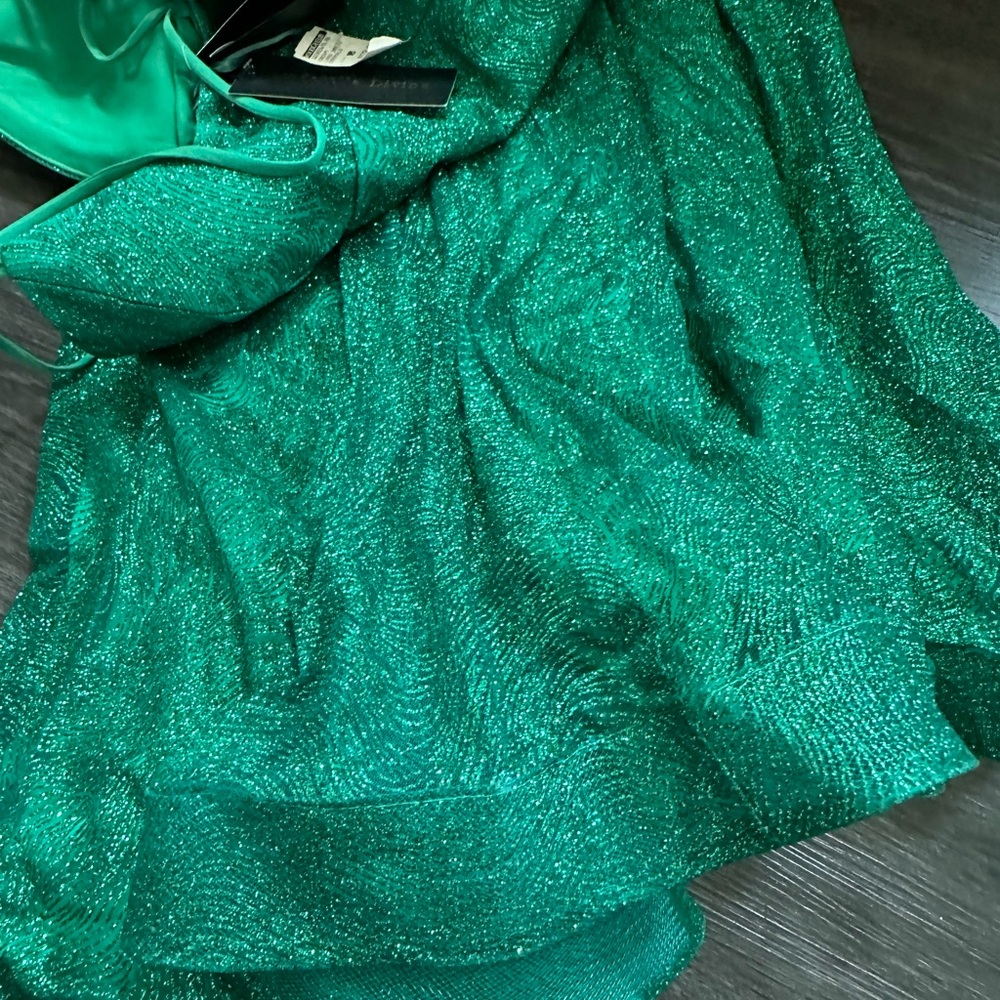 Green PROM DRESS ๐๐คฉ - Picture 6 of 7